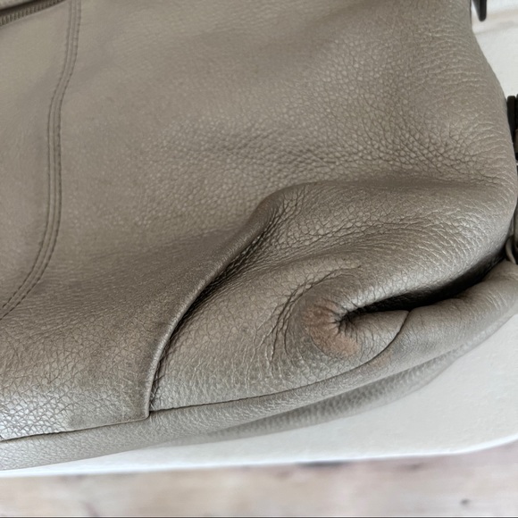 Coach metallic pewter silver hobo duffle F15064 convertible strap - Picture 10 of 16